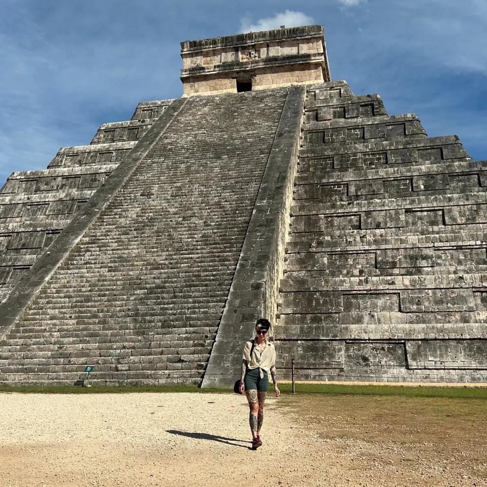 Meet your Posher, Eloise